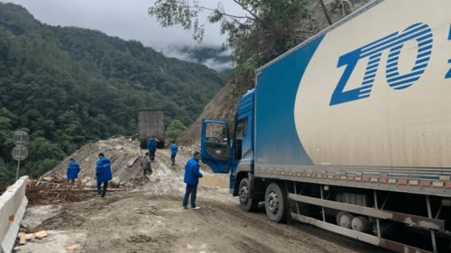 送书去墨脱 10天3300公里的爱心之旅